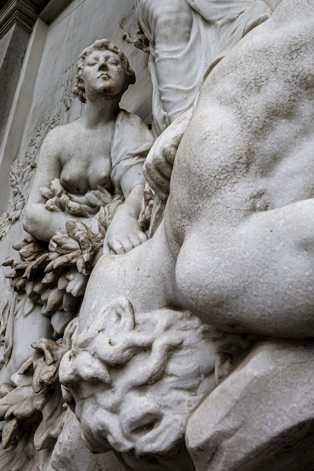Franz Grillparzer Monument - Des Meeres und der Liebe Wellen
