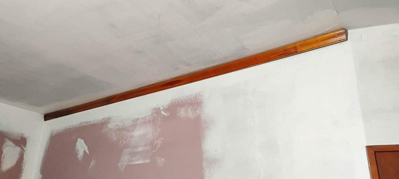 THE UPPER TRIM, I REMOVED TO CLEAN UP..