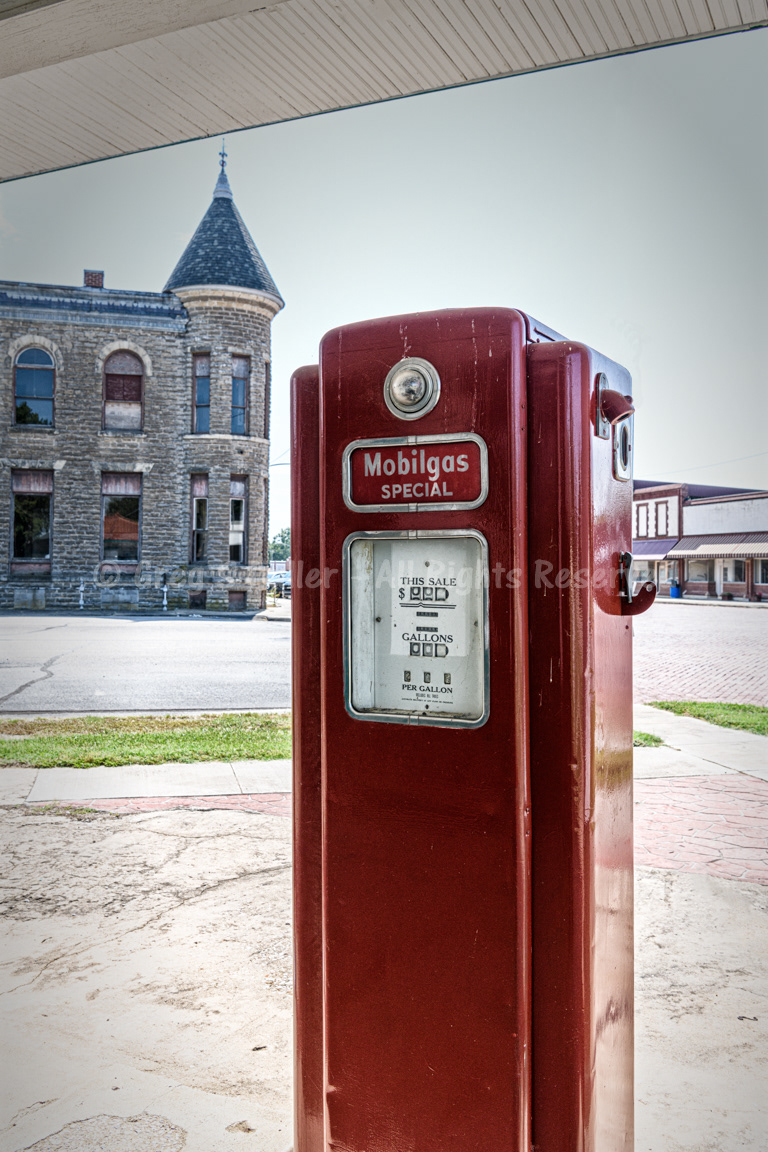 KT Oil Service Station est 1920 - Howard, Kansas