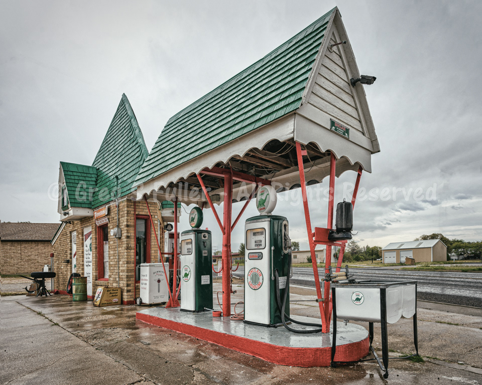 The 1935 Triangle Sinclair Gas Station - Snyder Texas
