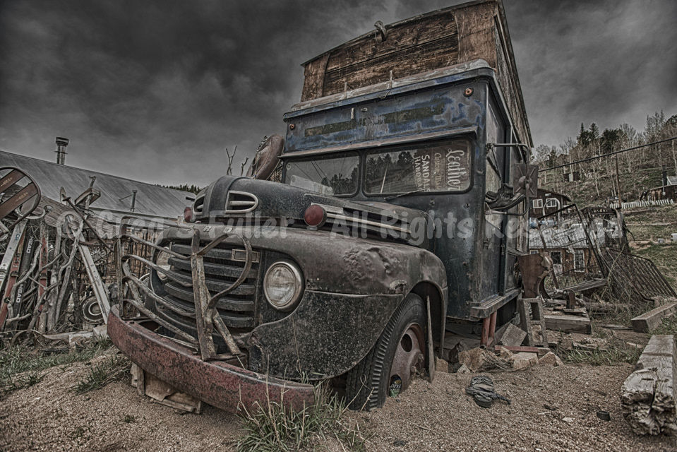 Broke down & Bus'ted - Old Ford School Bus House - Ward, Colorado