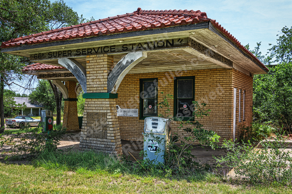 Kiser's 66 Super Service Texaco Station - Along Route 66 - Alanreed, Texas