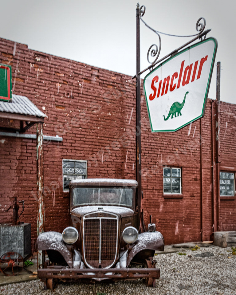 Vintage Sinclair Gas & Old Pickup Rusting in Peace - Blackwell, Oklahoma