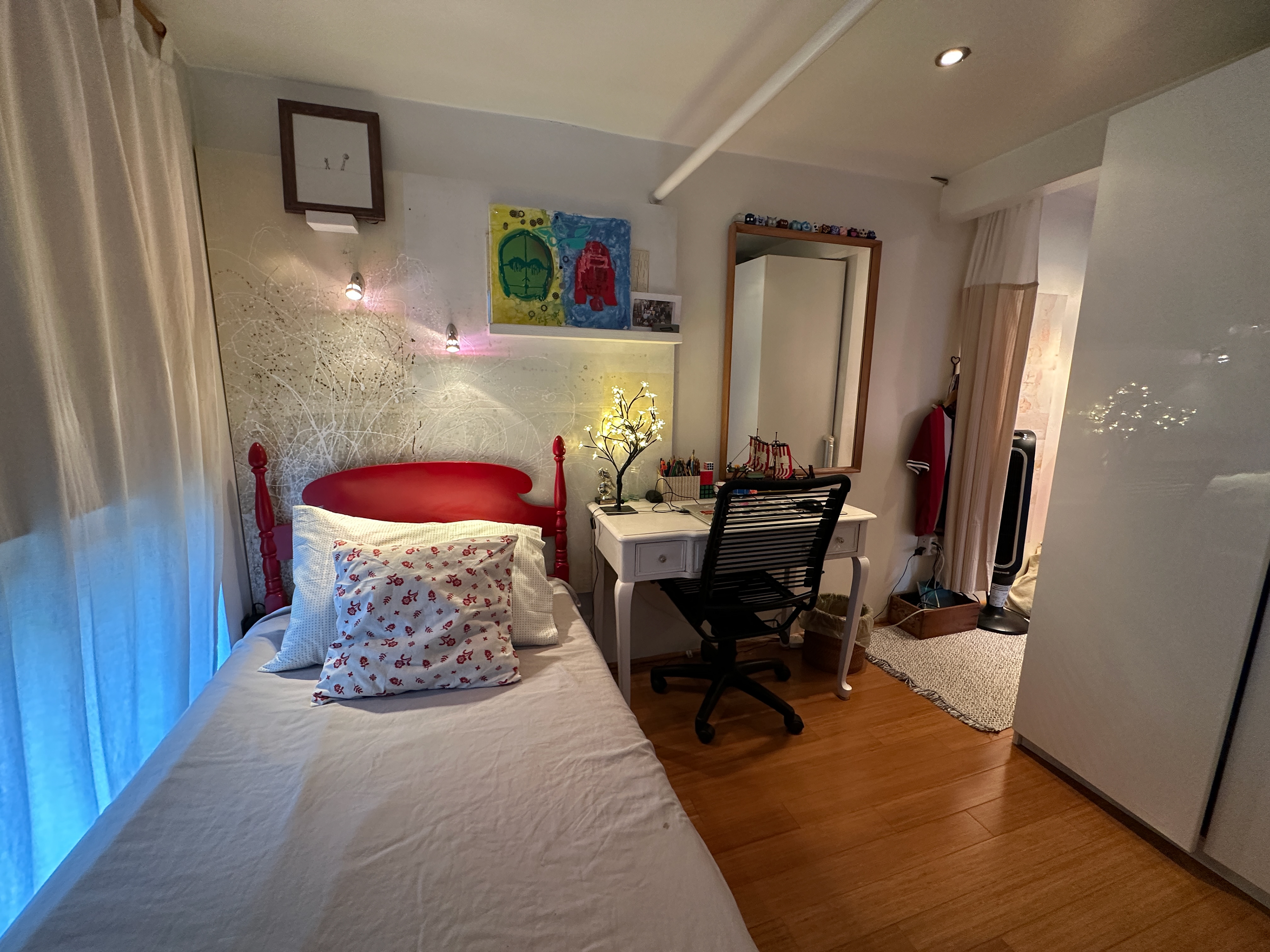Upper twin room