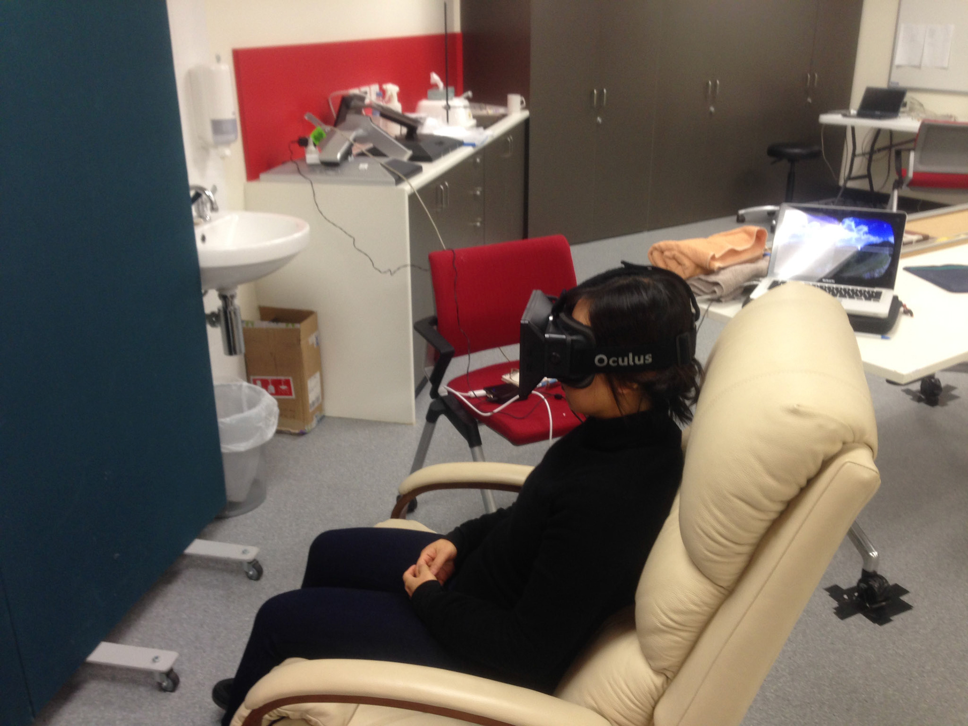 Trying out Dr Dan Harvie's VR experimental research for whiplash pain. This was my first time ever to put on a pair of VR goggles! A life changing moment for an artist.