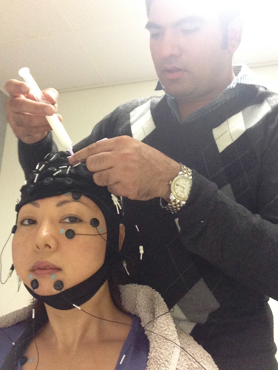 Muhammad putting on gel for an EEG cap