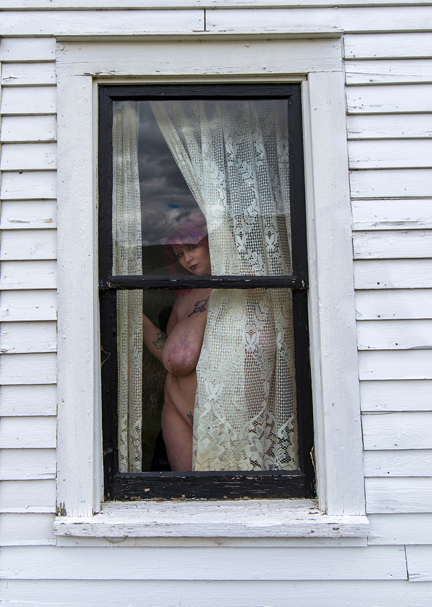 Jessika - peeking