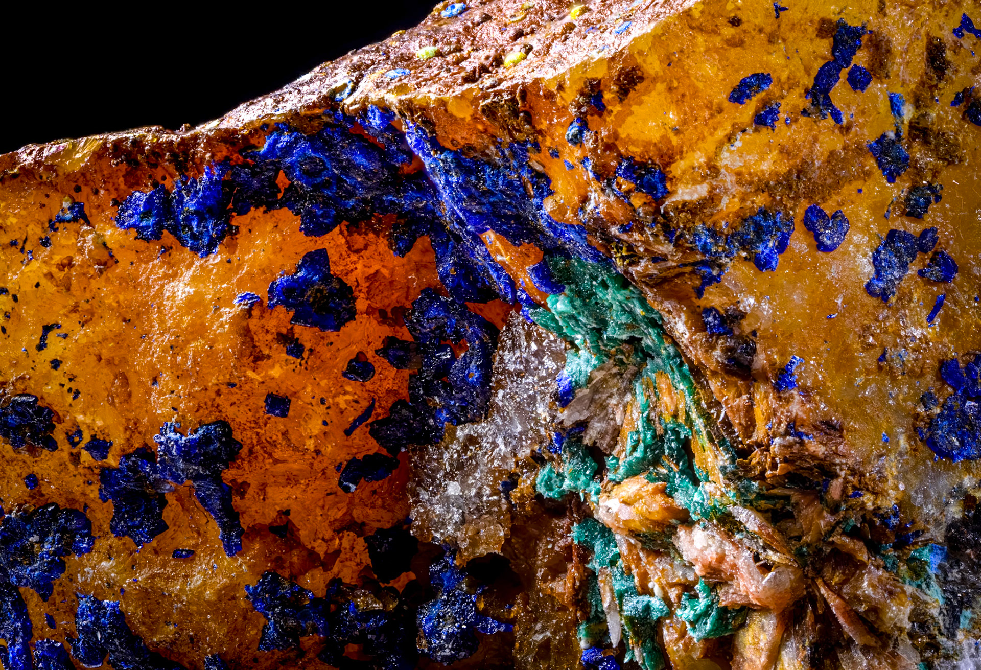 Ultra-macro photo of azurite (blue) and malachite (green) on quartz. This image is a focus-stack of 46 photos.