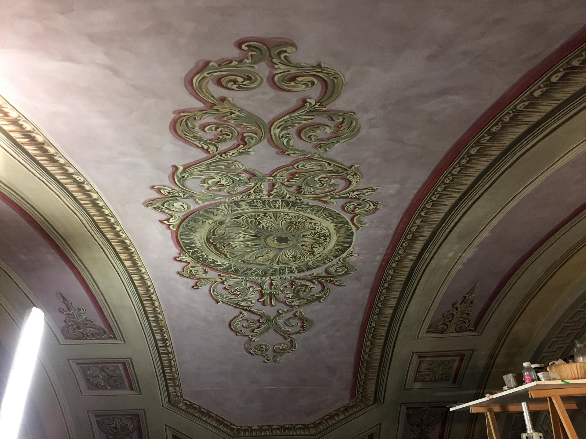 Fausses moulures et ornements de la voûte - Saint Charles Marseille