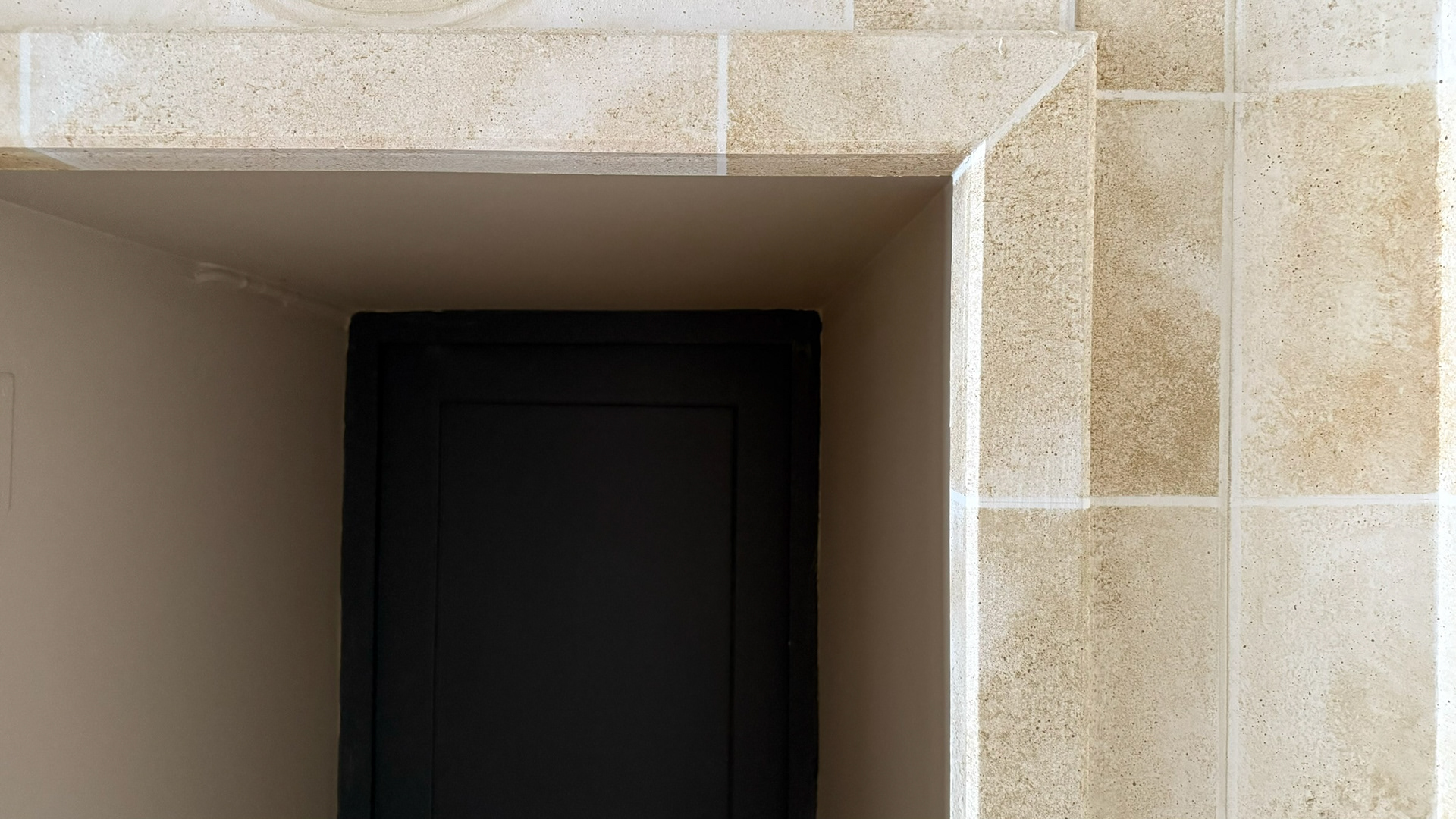 Peinture de fausse pierre de taille