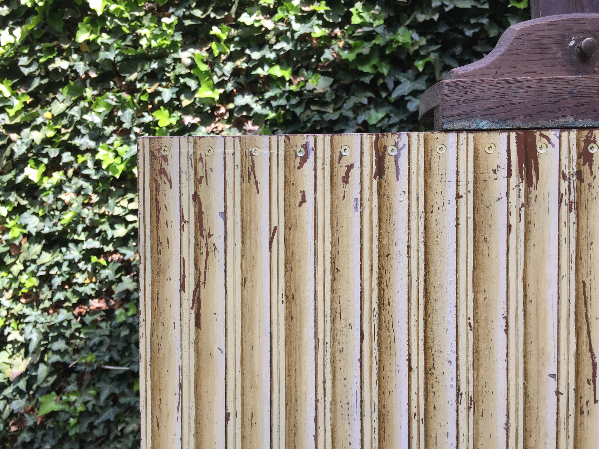 Trompe-l'oeil lattes de bois éraflées 