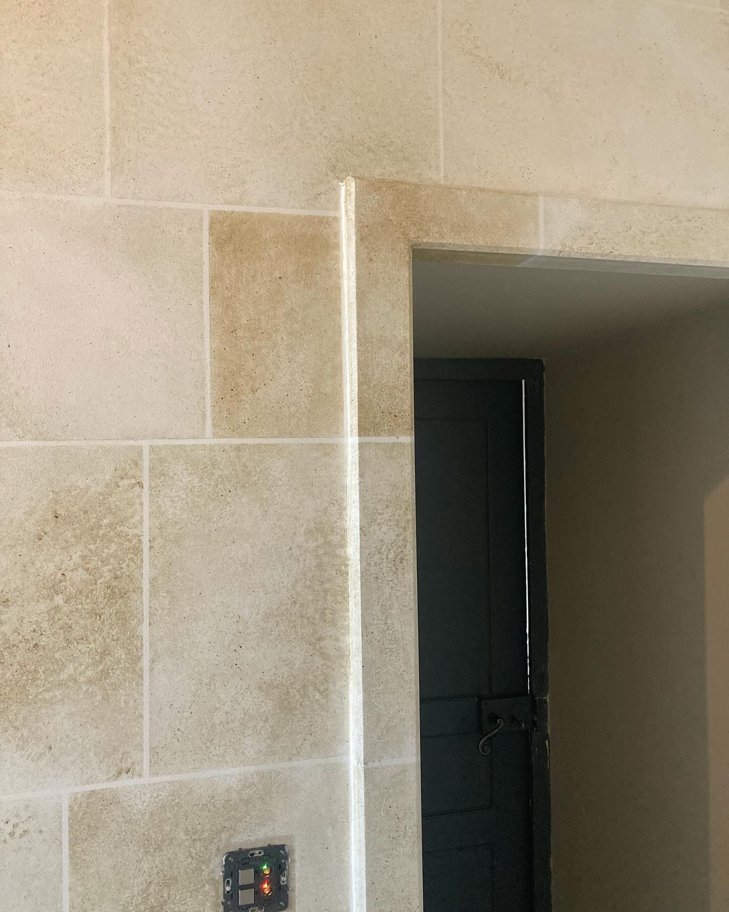 Château privé- Bourgogne - Fausse pierre / acrylique