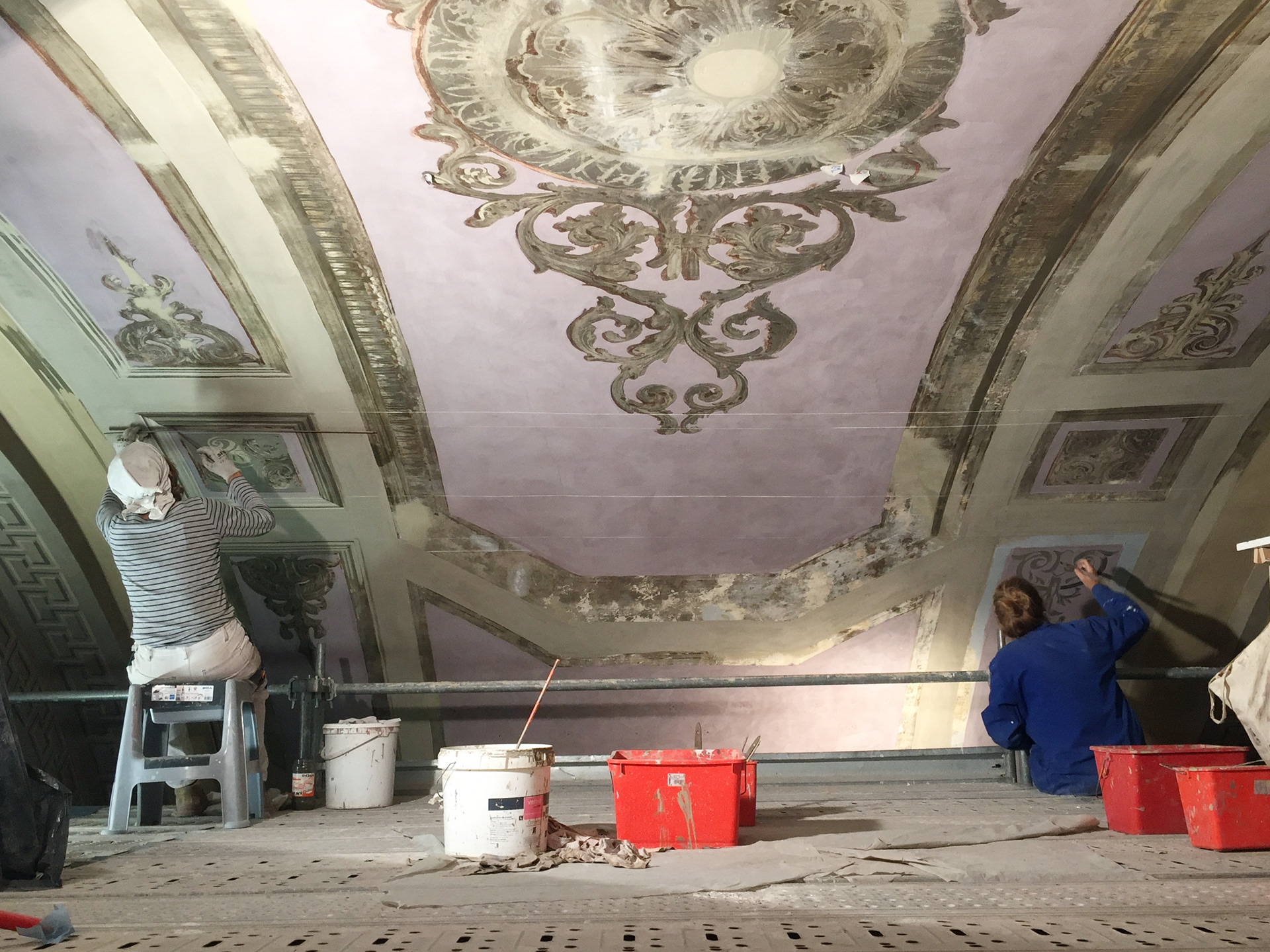 Fausses moulures et ornements de la voûte - Saint Charles Marseille