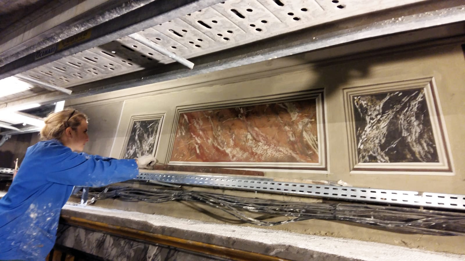 Fausses moulures sur faux-marbres - Eglise Saint Charles