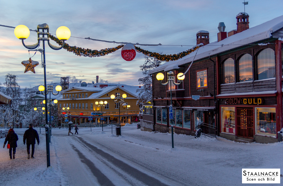 Förstoring för skyltfönster i gamla Kiruna C enligt avtal med Luossavaara Kiirunavaara Aktiebolag (2024).