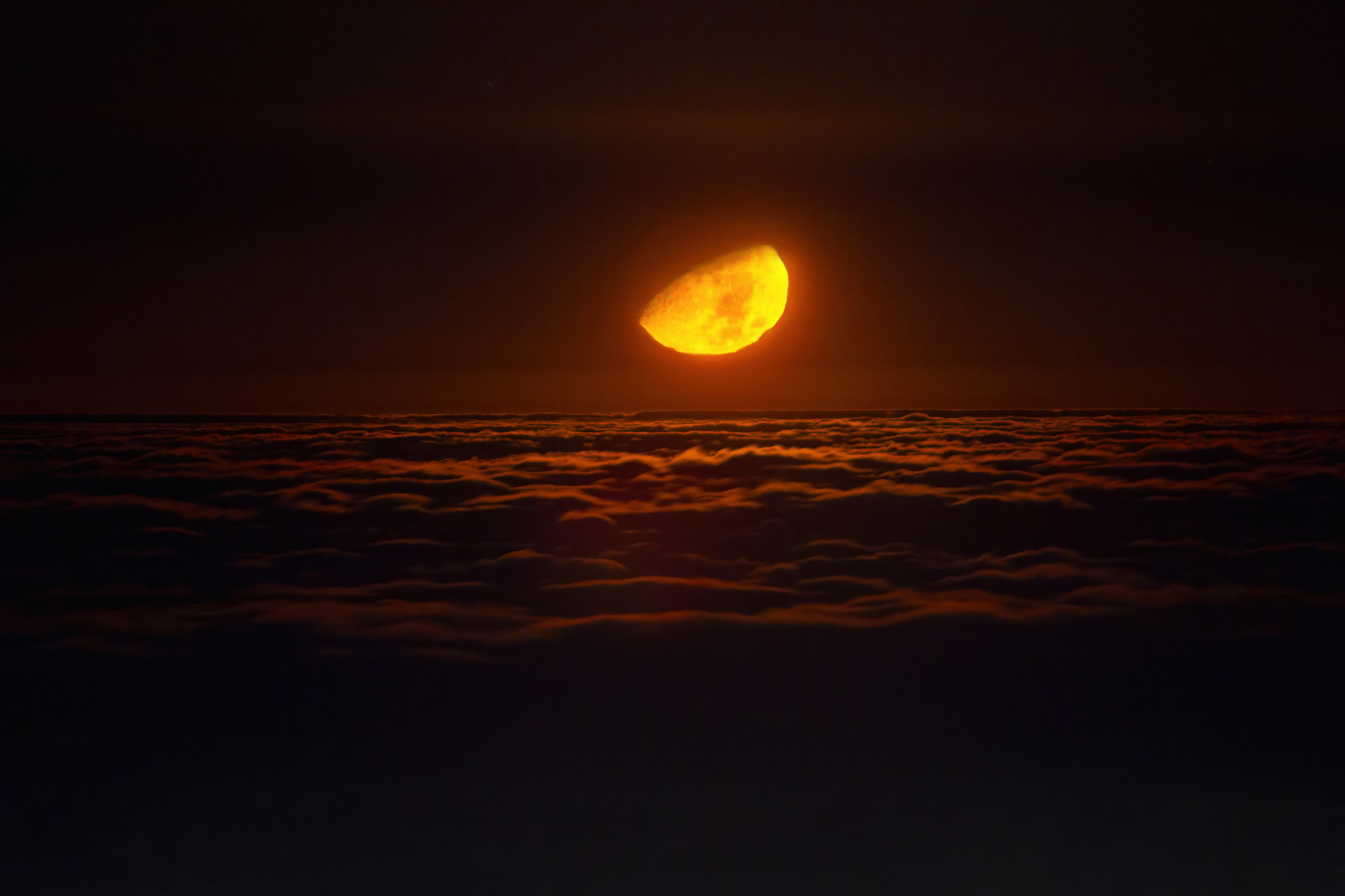 Moonset above Fog