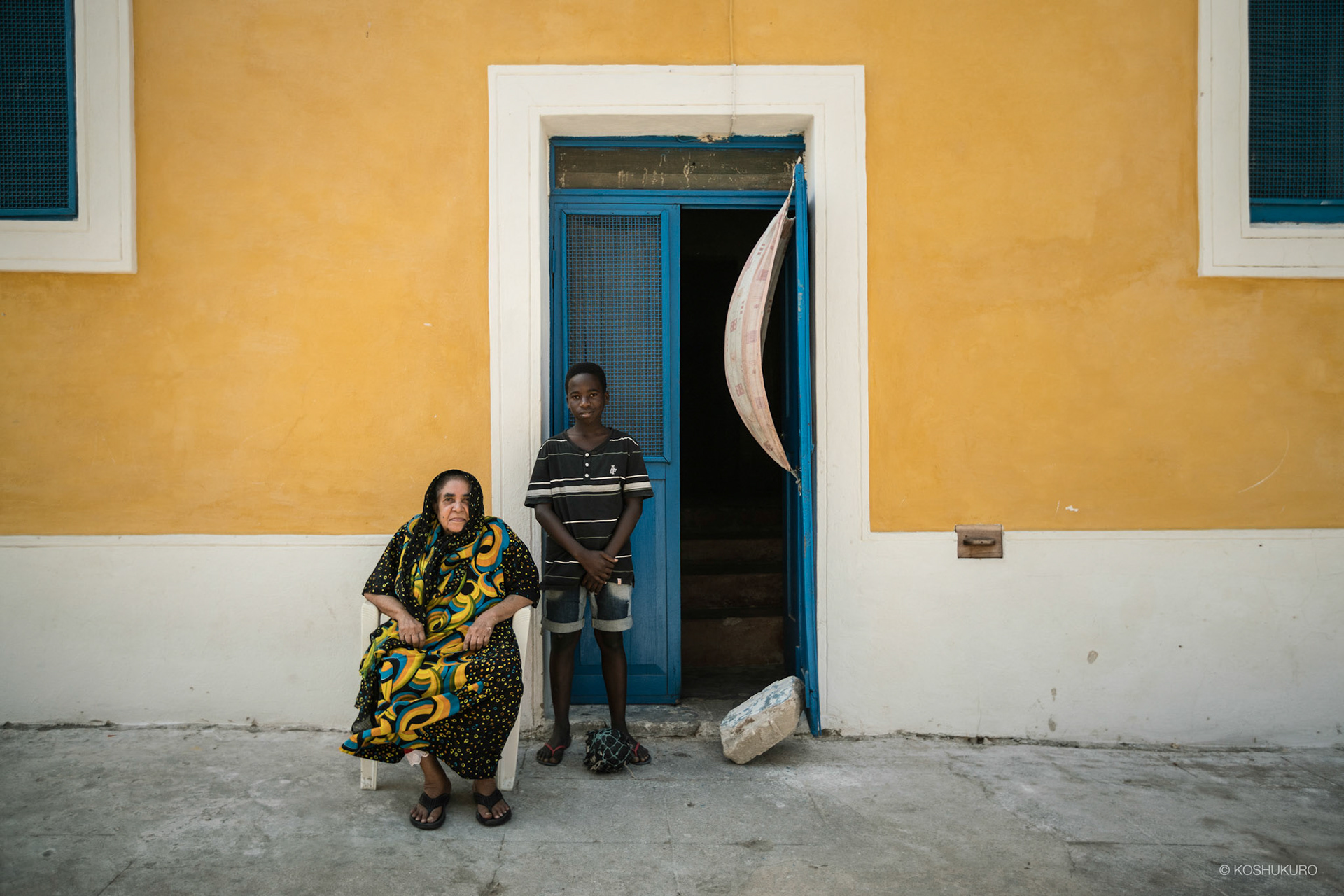 2017. The passage of time reveals how the spaces we inhabit are continually renewed, bringing forth new narratives. Human experiences remain ephemeral, while buildings that bear traces of the past illustrate the interconnectedness between environments and the memories we preserve.