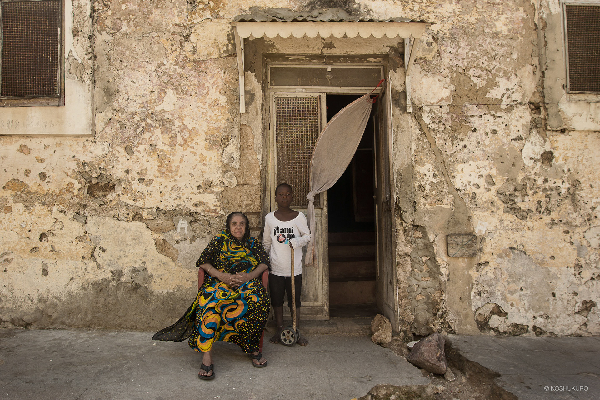 2014 . Young boy and woman over the years. This picture (2014) and the two following ones (2017, 2019) were taken in the Pedra e Cal neighborhood.
