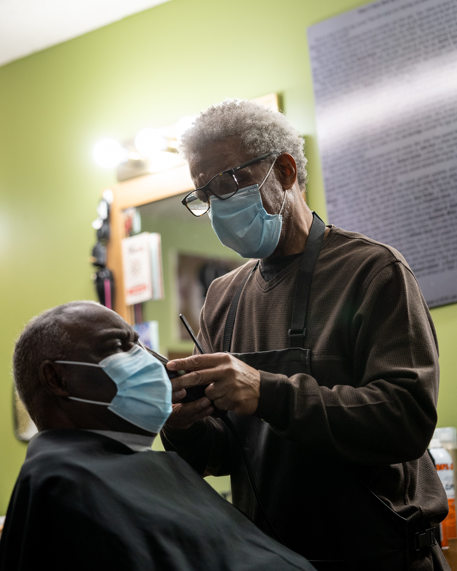 Johnny Styles (left) has his hair cut by Tyrone Robinson at Git It Done Right in Lincoln, Nebraska. 02.12.21