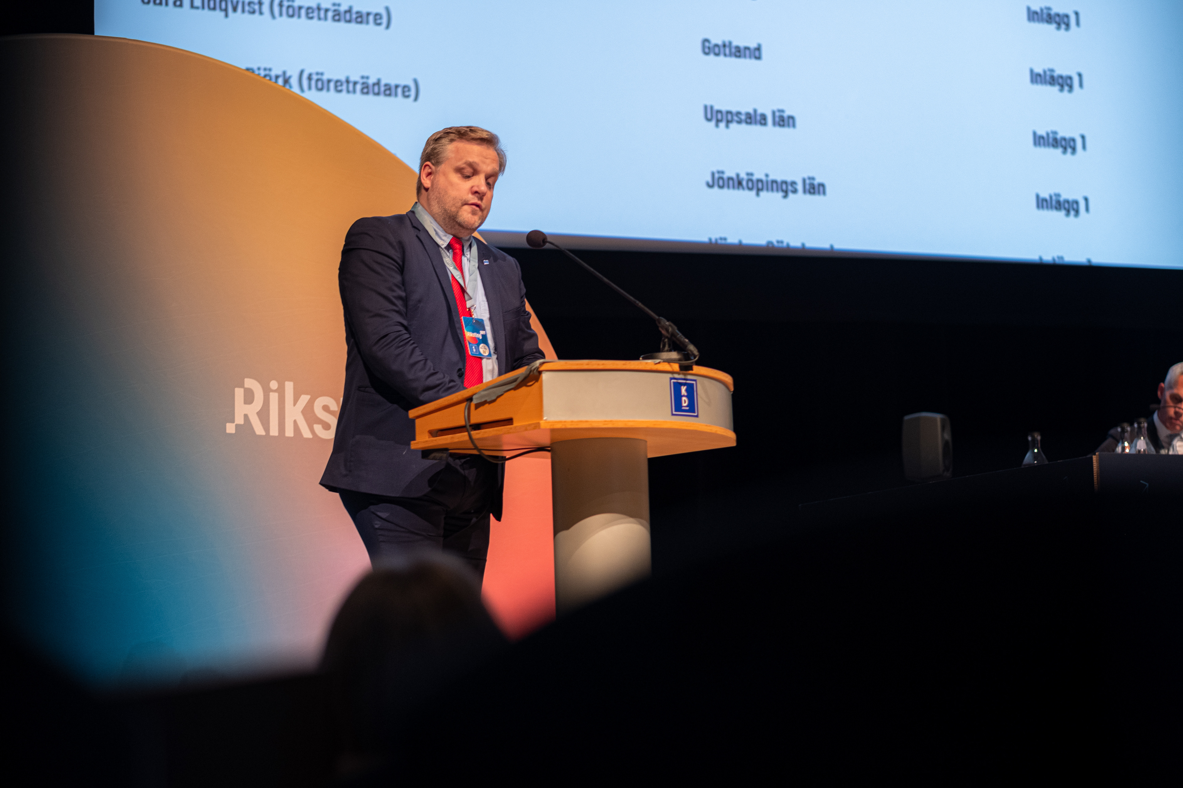 Regionråd Anders Lundström i talarstolen på KD Riksting 2021