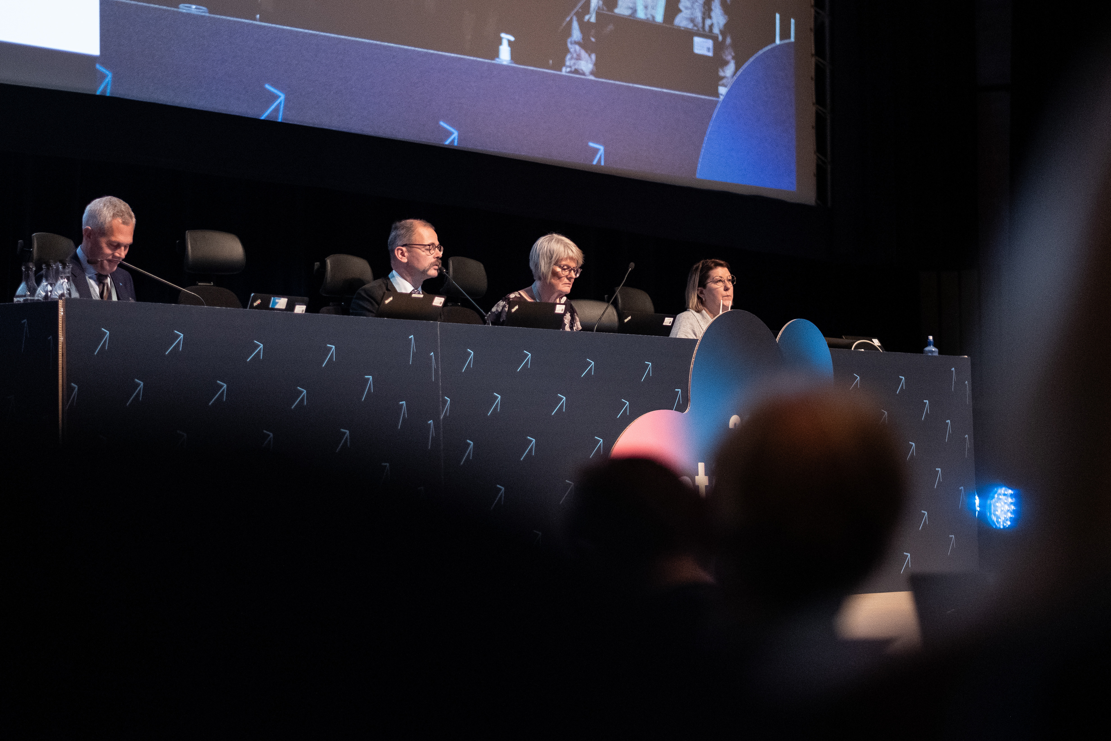 Mötespresidiet under KD Riksting 2021. Anders Ivarsson leder tinget