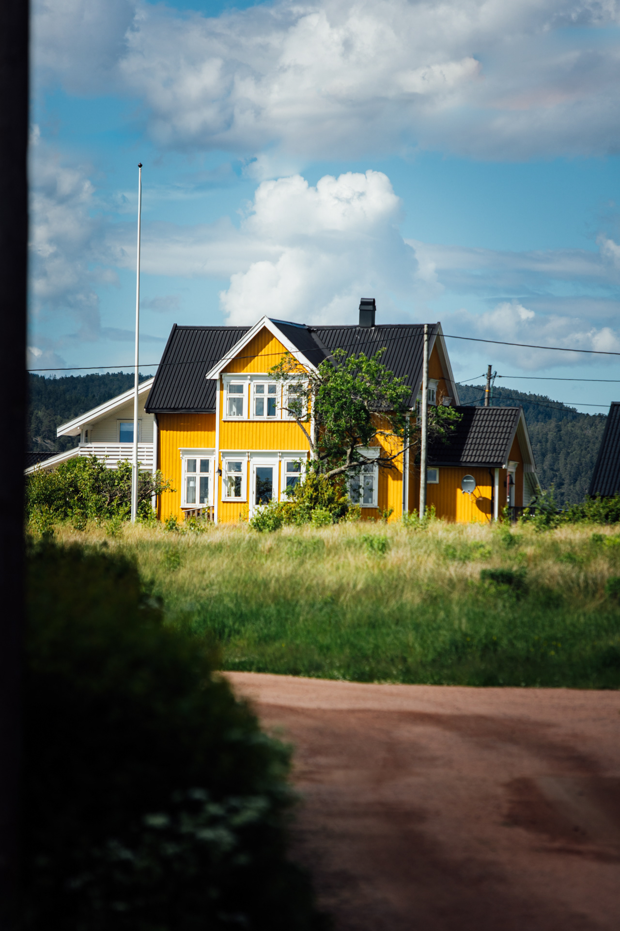 typisch norwegische Architektur am Drammensfjord