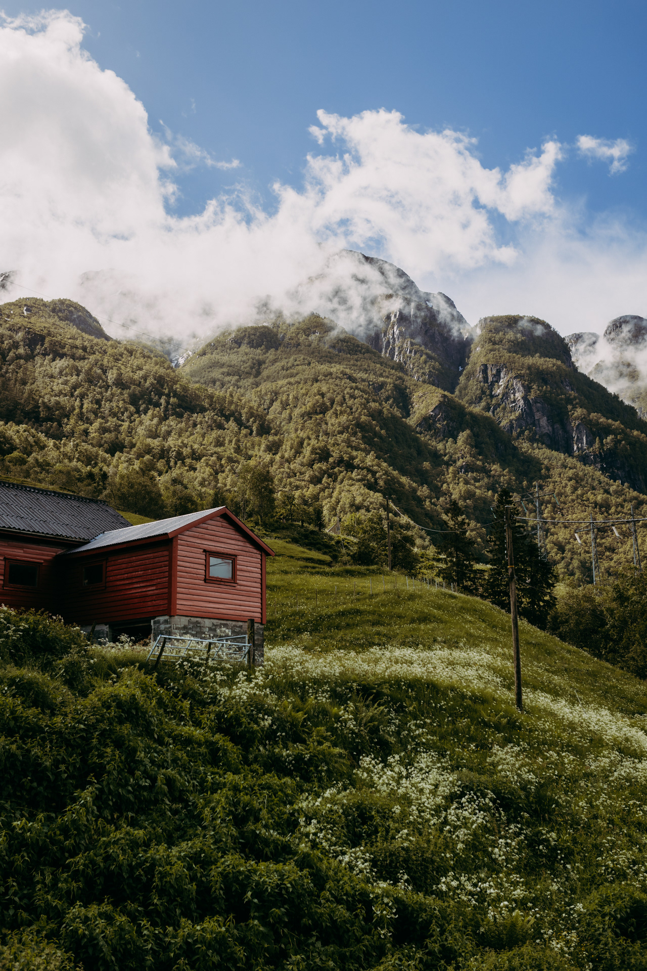 Hütte am Berg bei Austrepollen