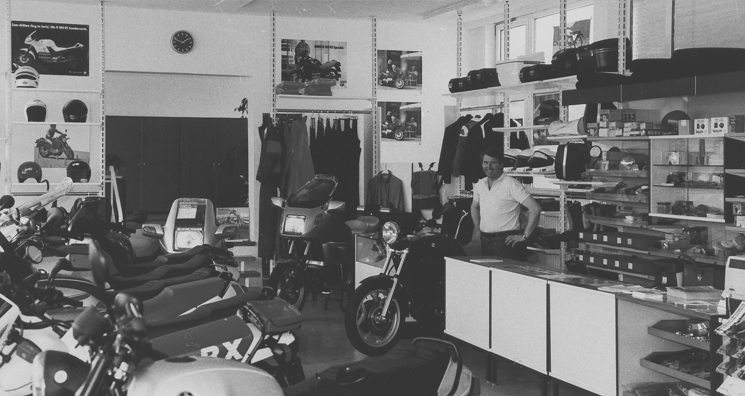 Early picture of the BMW shop of the Senger family.