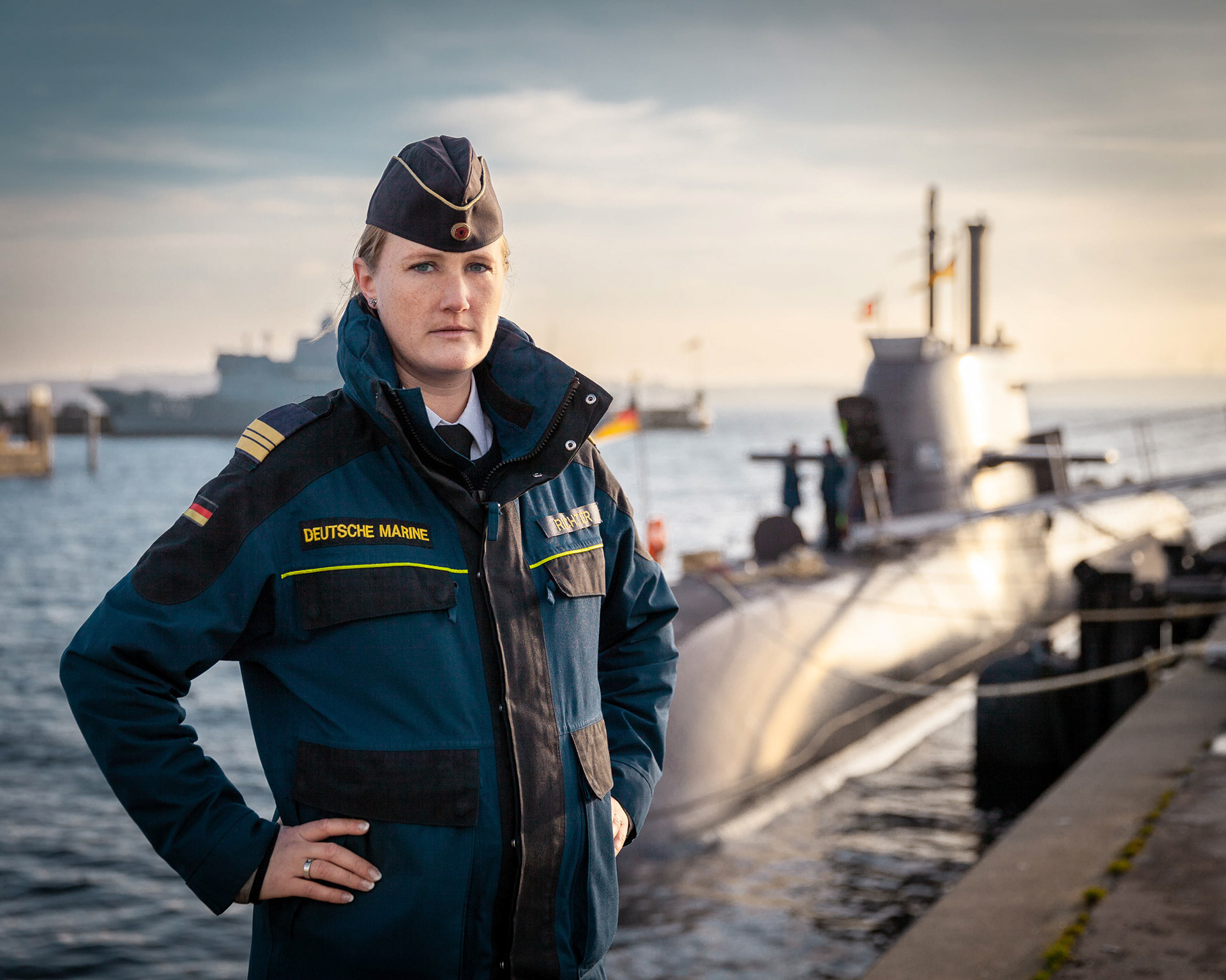 JANINE ASSELN - SUBMARINE CAPTAIN / LOYAL MAGAZINE