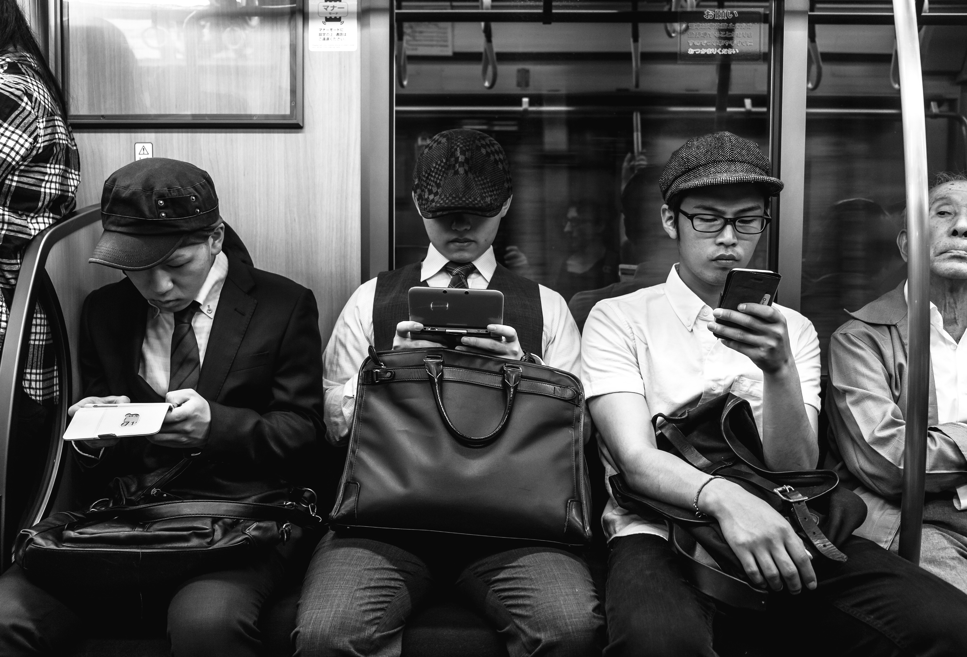 Playing videogames with elegance (by Riccardo Chiarini)