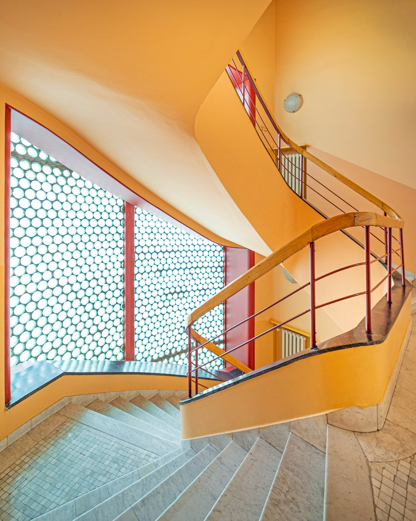 Powszechnego Zakładu Ubezpieczeń Wzajemnych building staircase