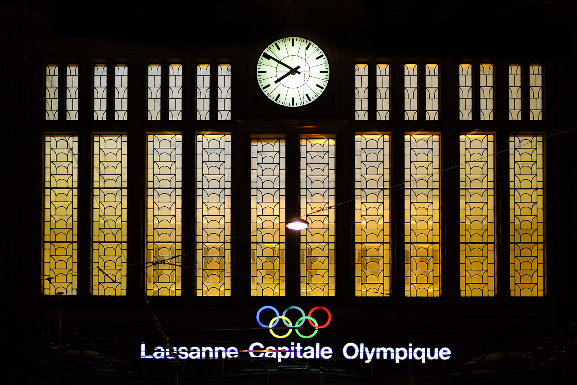 Gare de Lausanne - facade at night
