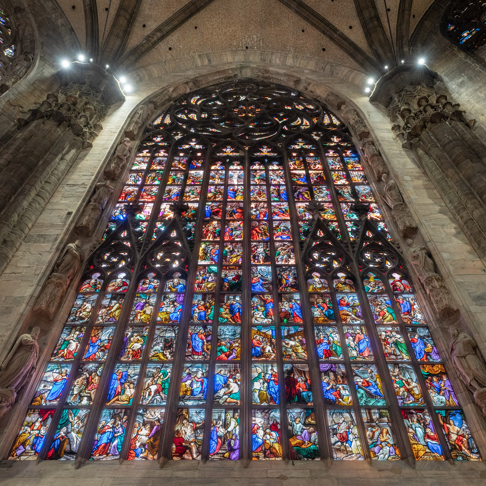 right apse window created by Giovanni Battista Bertini