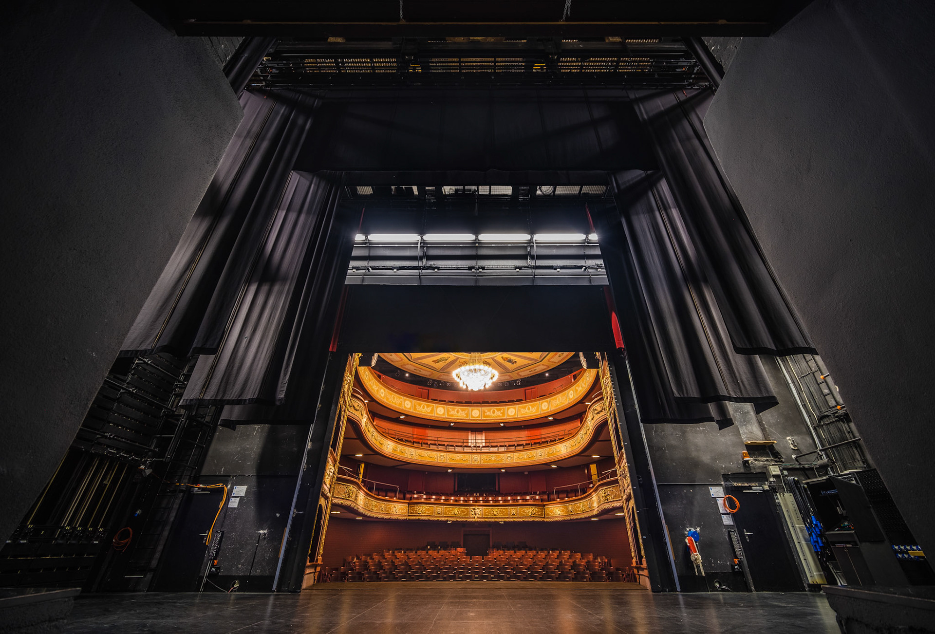 backstage at Théâtre de L'Heure bleue