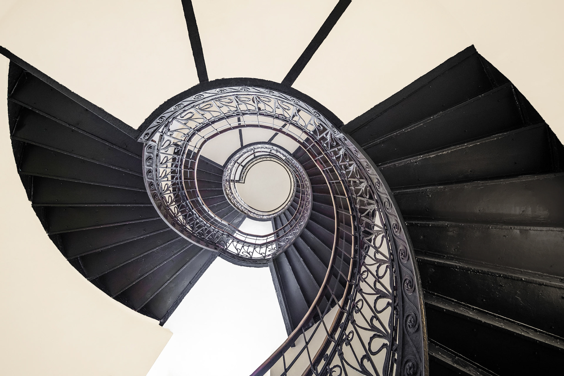 Halber tenement house - spiral staircase