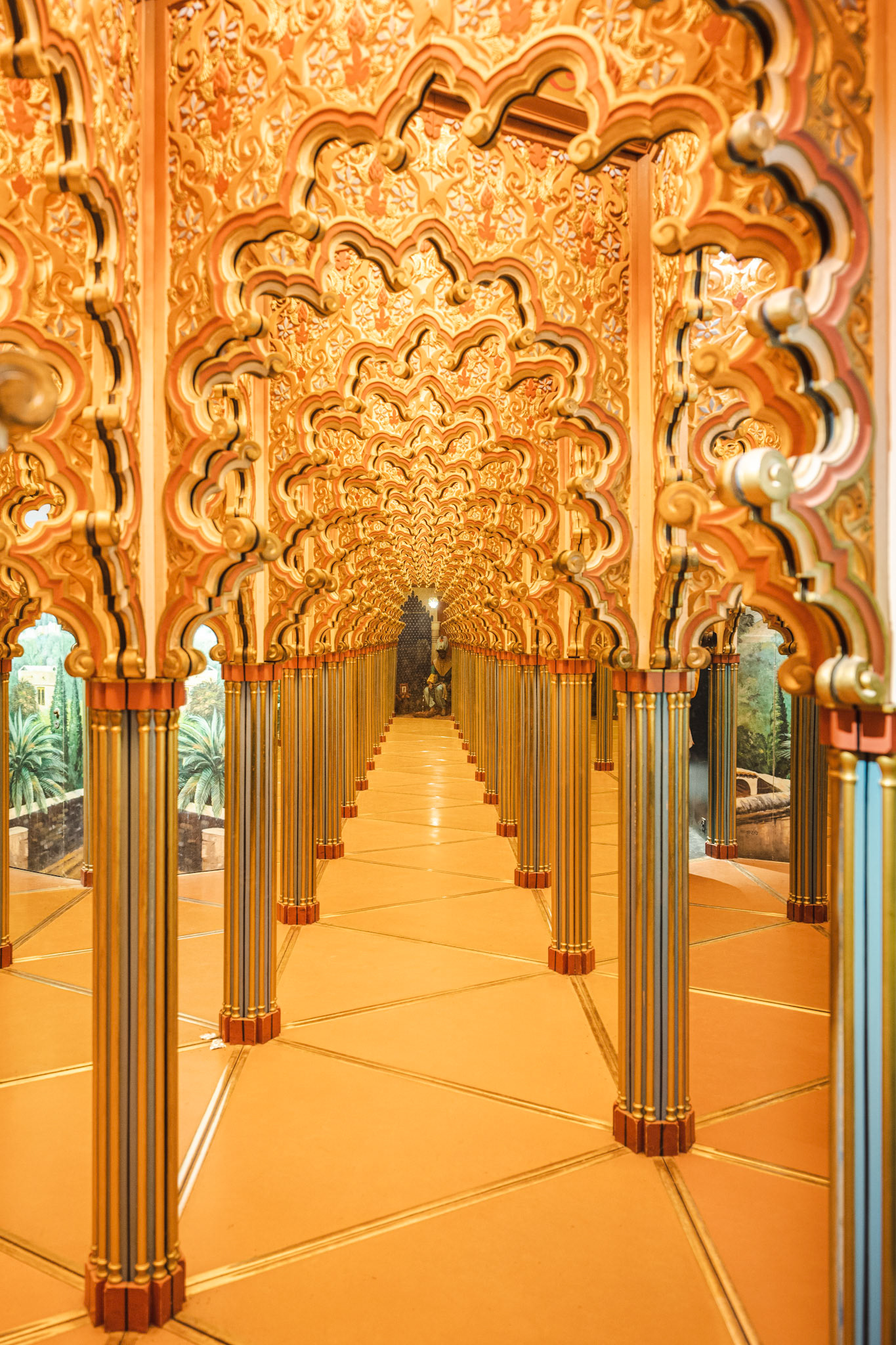 Mirror labyrinth