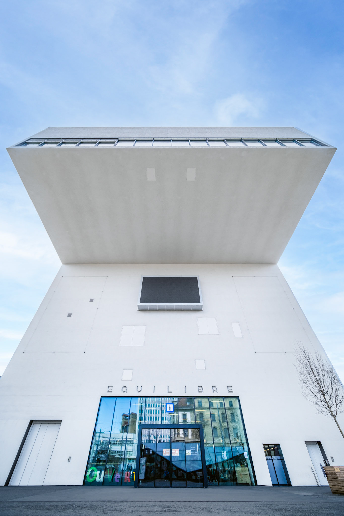 Théâtre Équilibre, Fribourg - entrance and roof