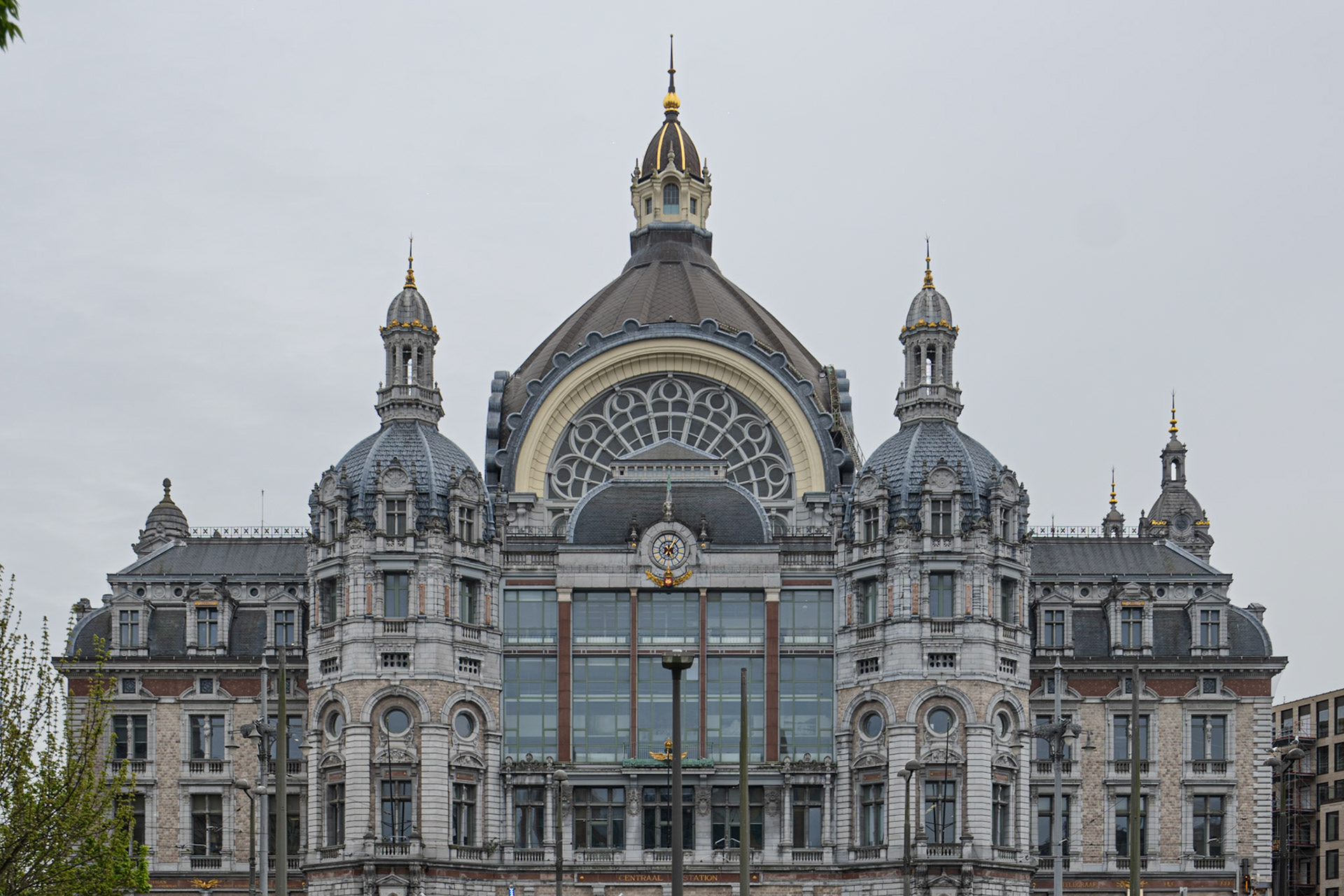 Antwerpen-Centraal - facade