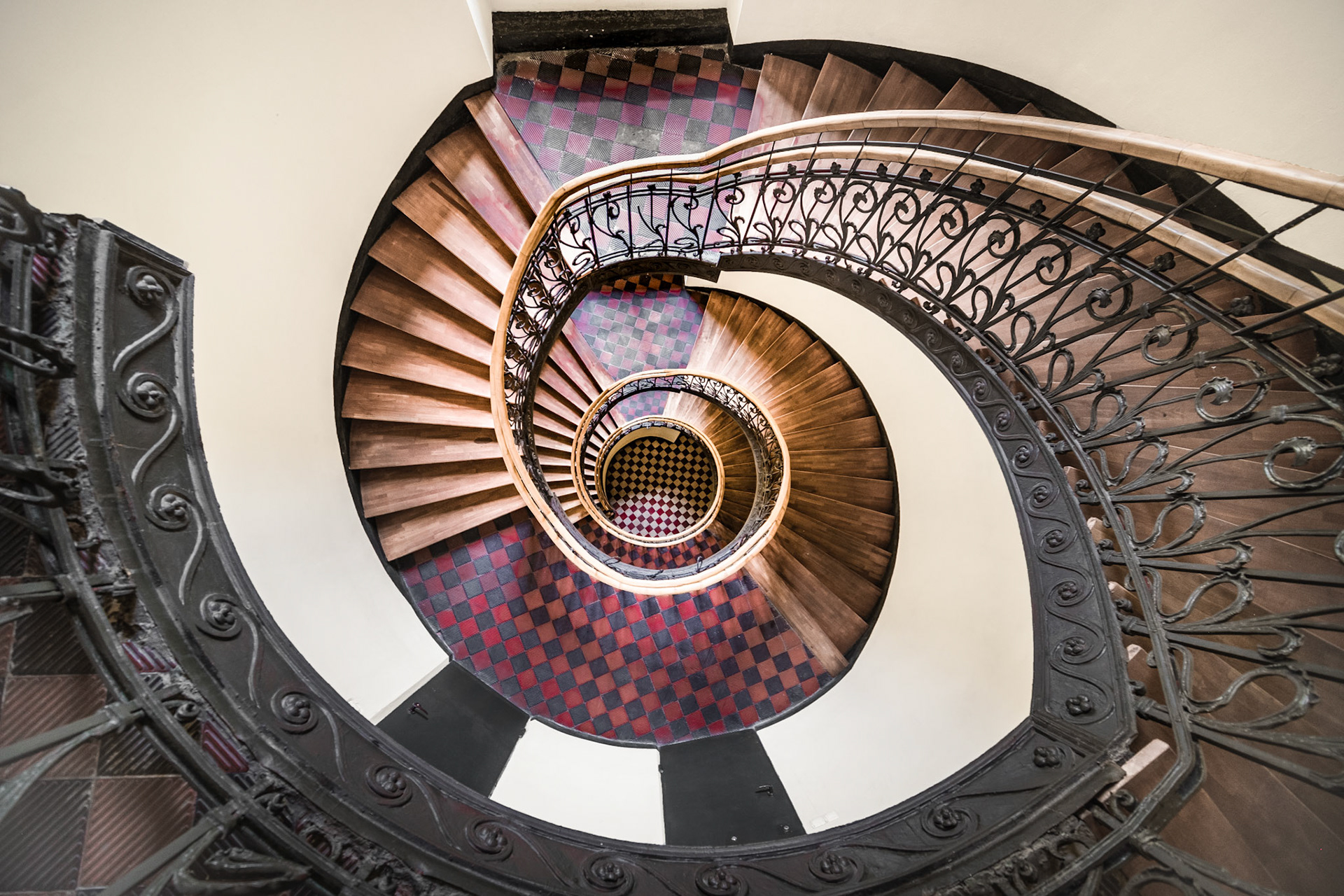 Halber tenement house - spiral staircase