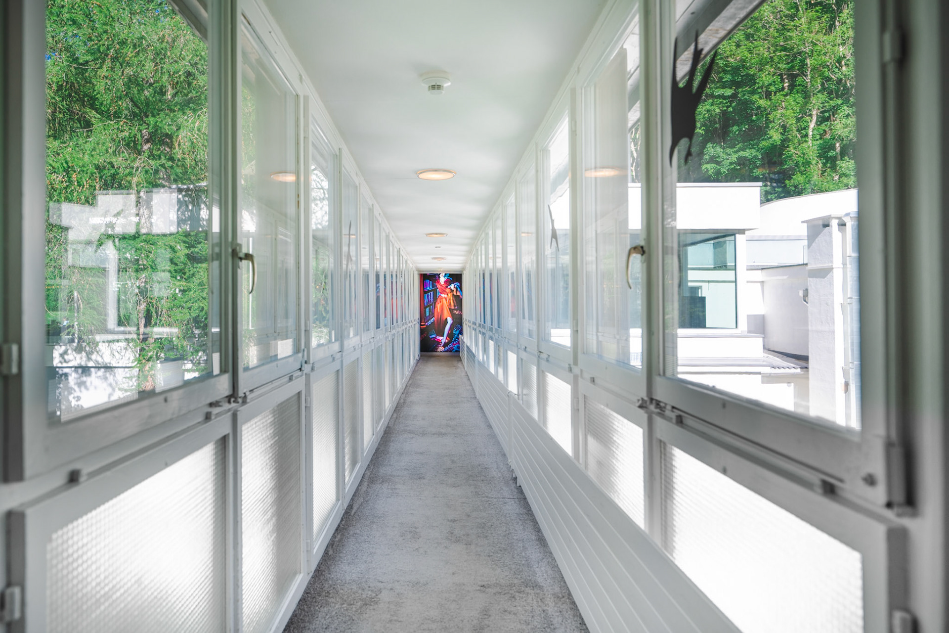 Footbridge linking the house of architects with the hotel lobby and restaurants
