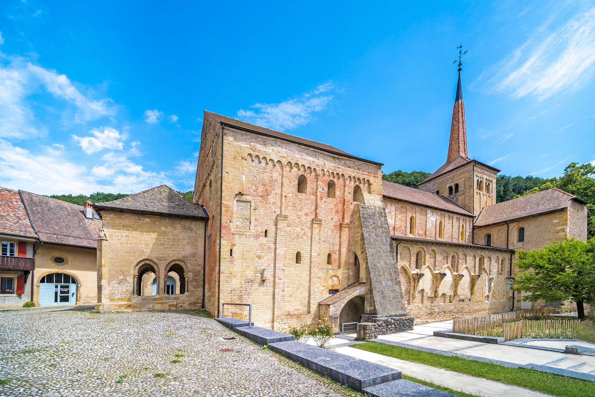 Abbatiale de Romainmôtier - exterior