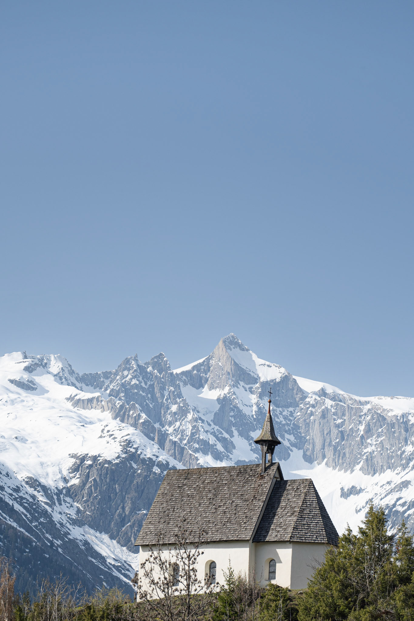 St. Josefskapelle, Mühlebach in front of the Valais mountains