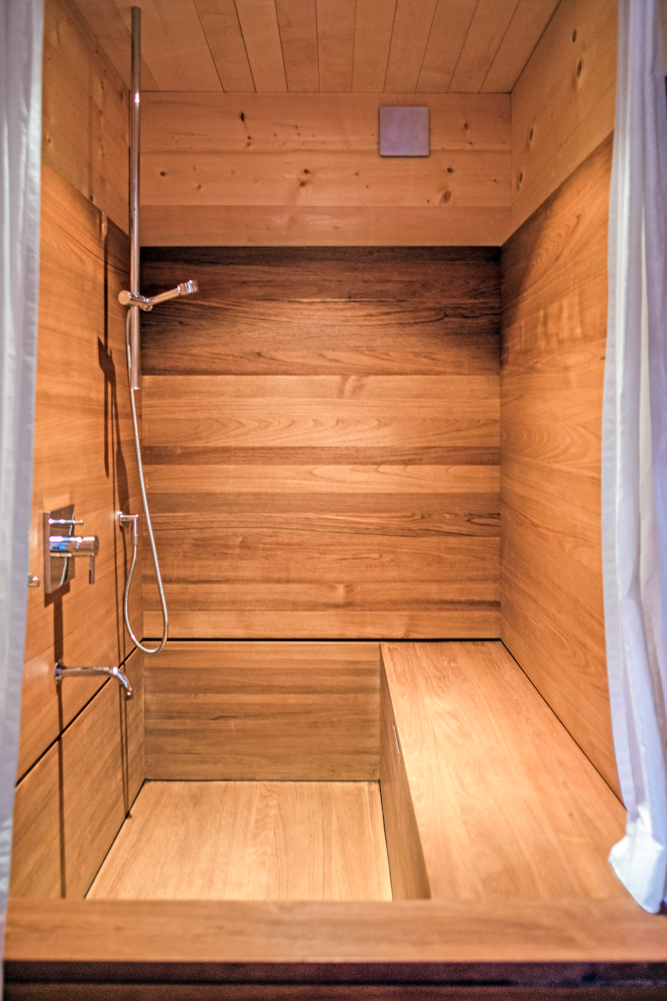 Türmlihus wooden bathtub