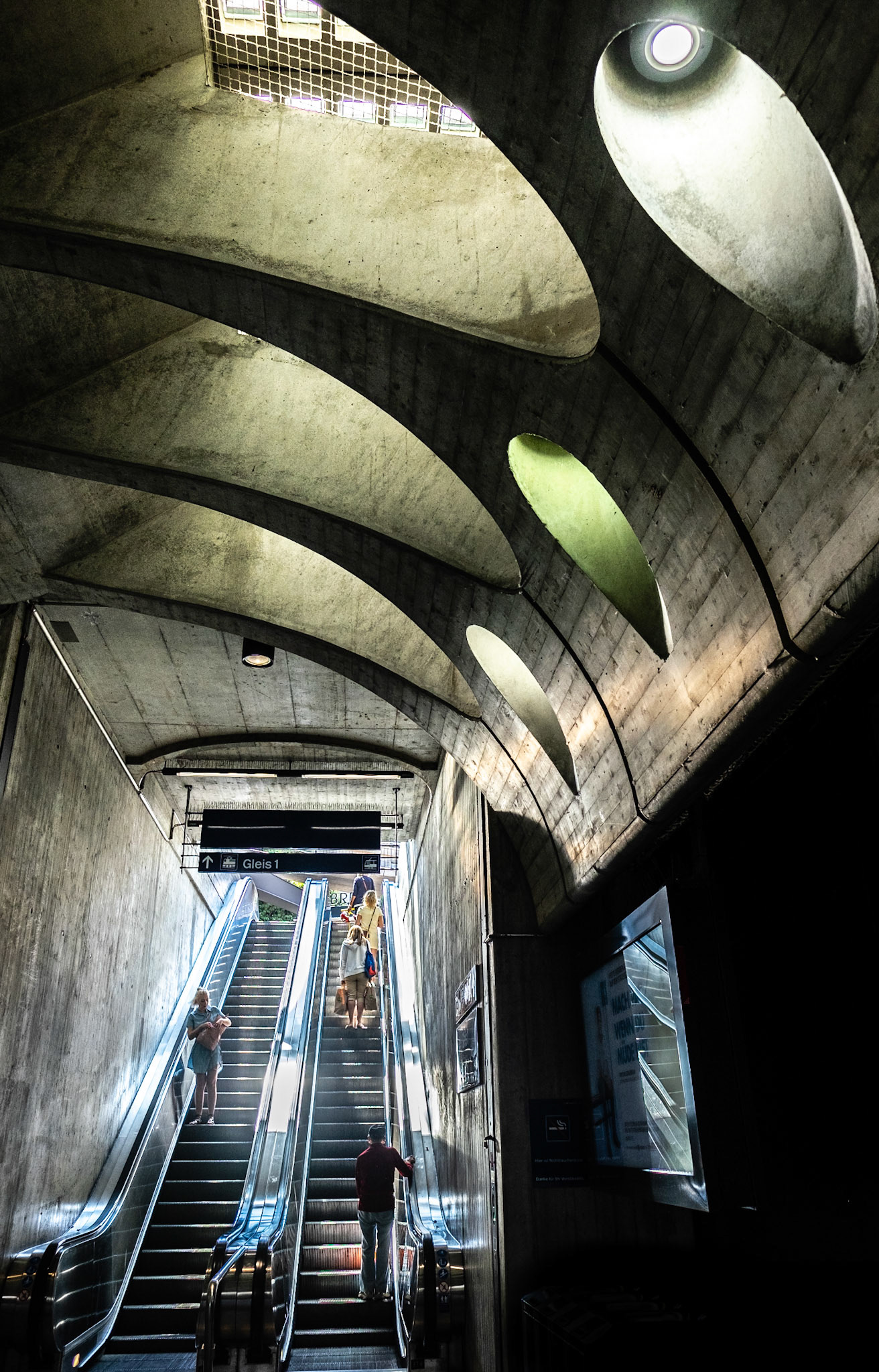 Stadelhofen train station - underground shopping
