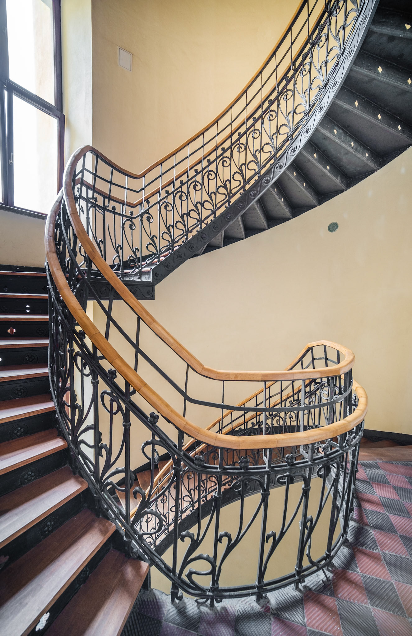 Halber tenement house - spiral staircase