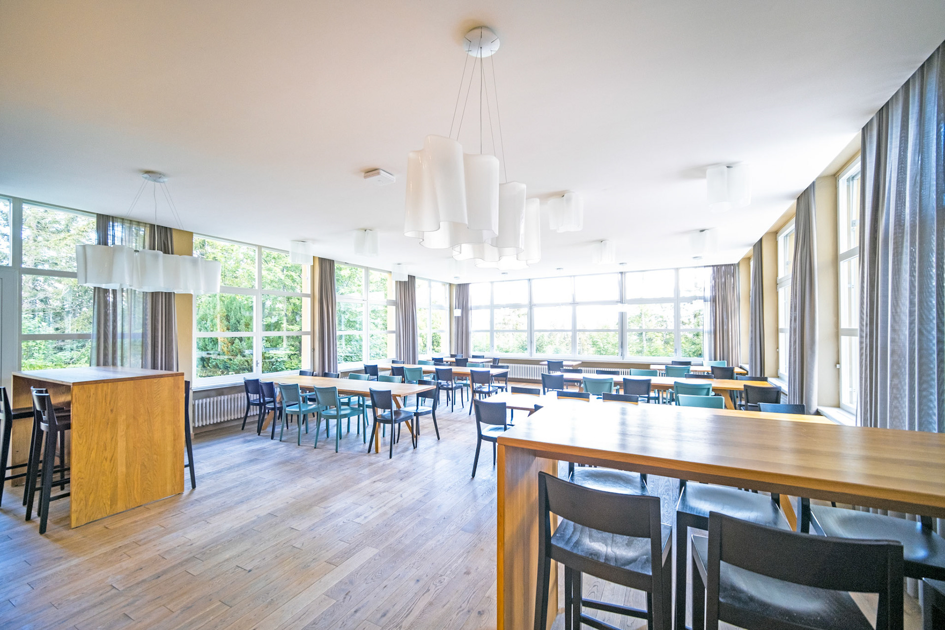 Jugendherberge Crans-Montana dining room