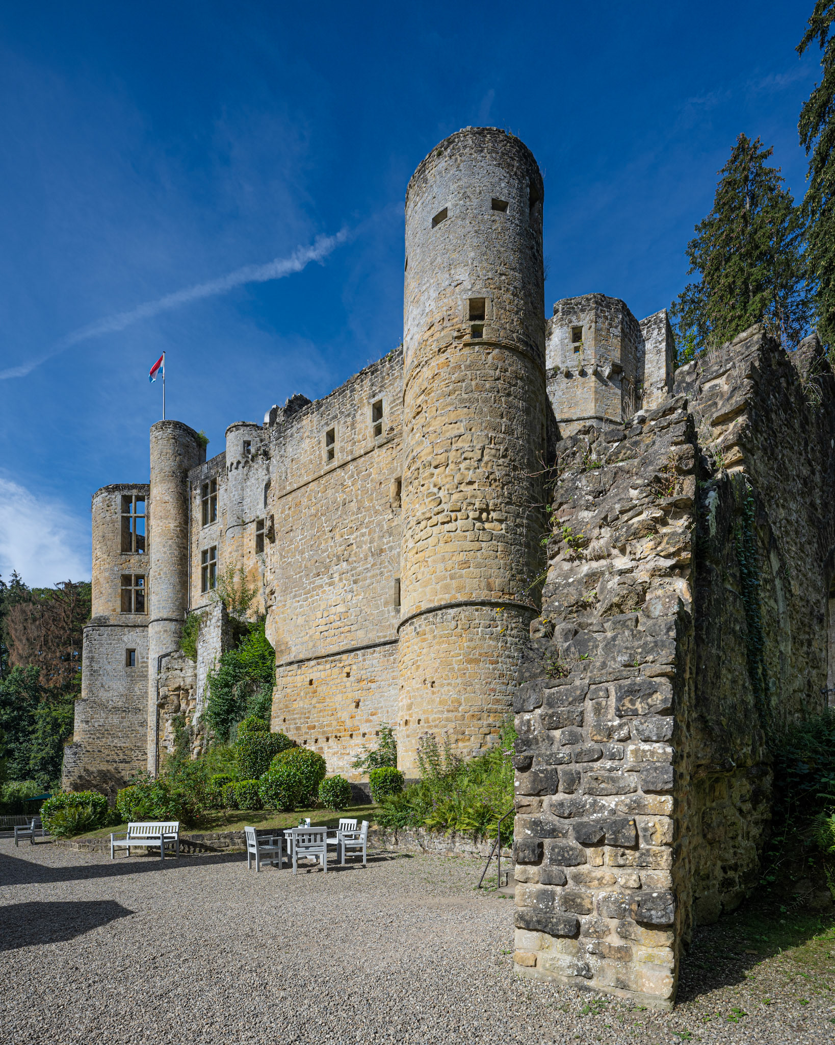 lower bailey's curtain wall