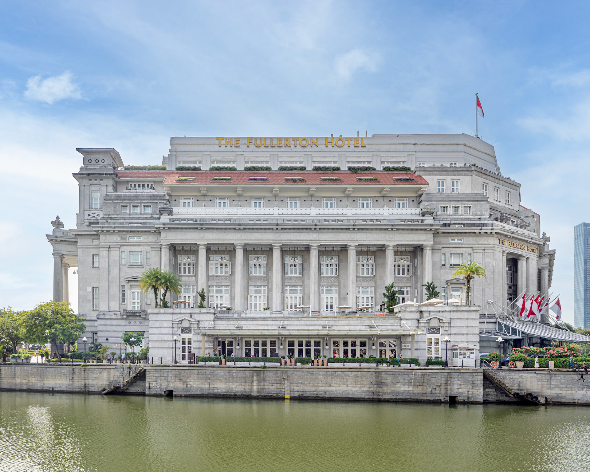 Fullerton Hotel and Singapore River