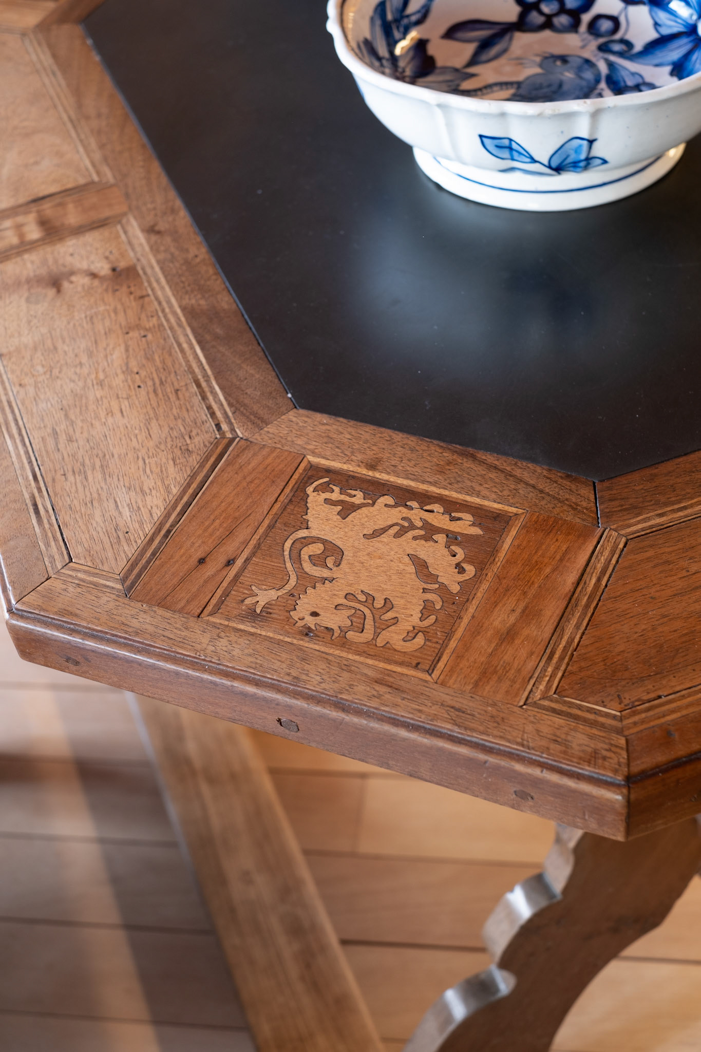 Cäsa Picenoni Cief table detail
