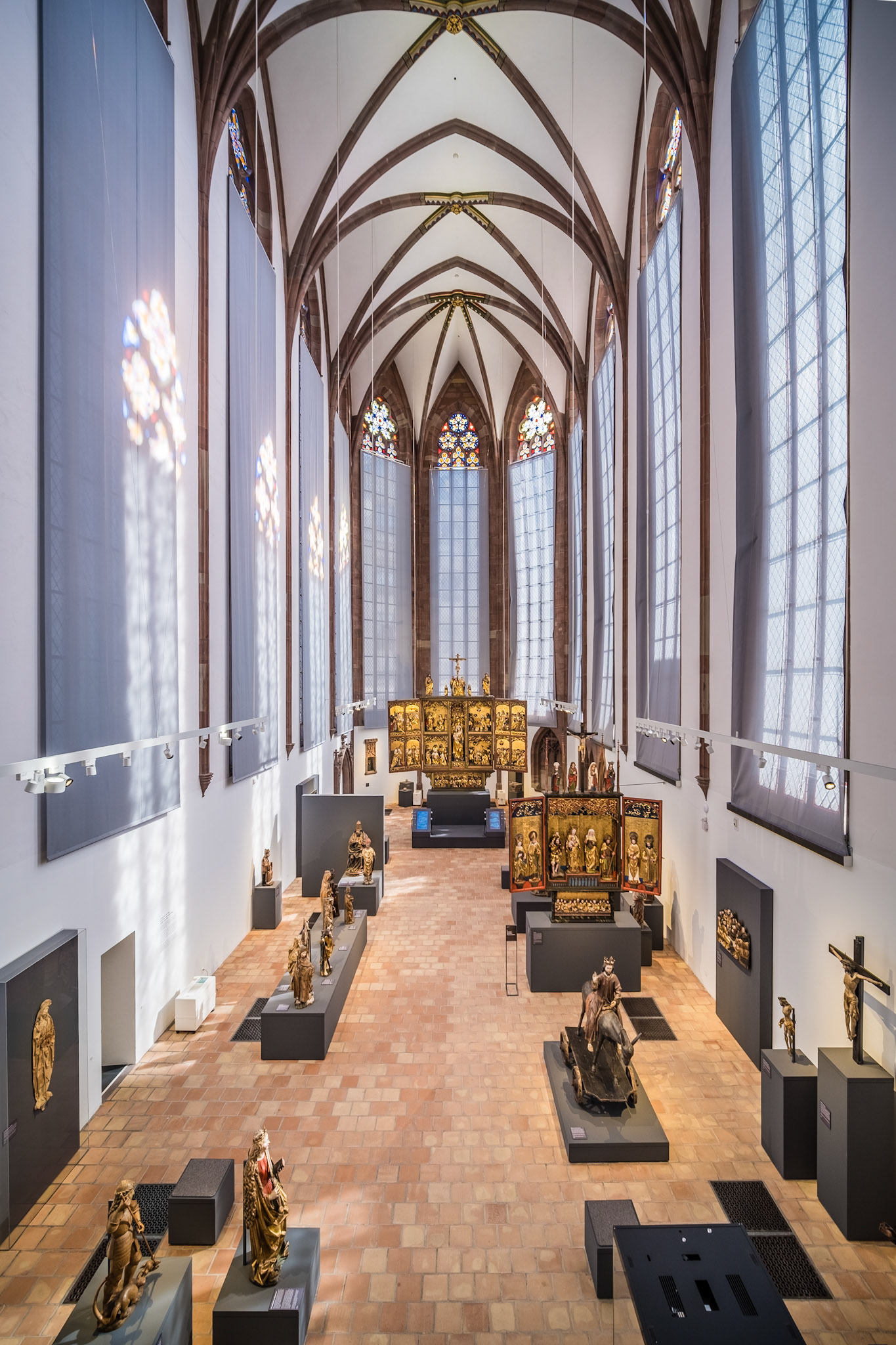Barfüßerkirche Basel - choir and windows